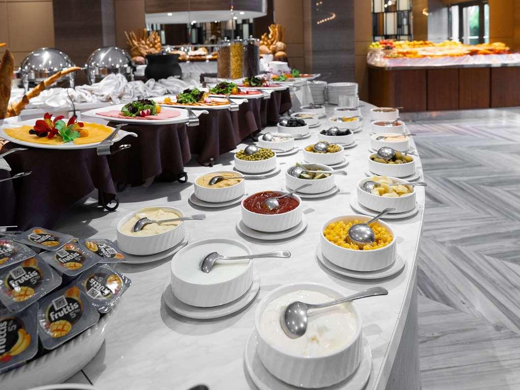 Moevenpick Hotel Taskent Restaurante foto