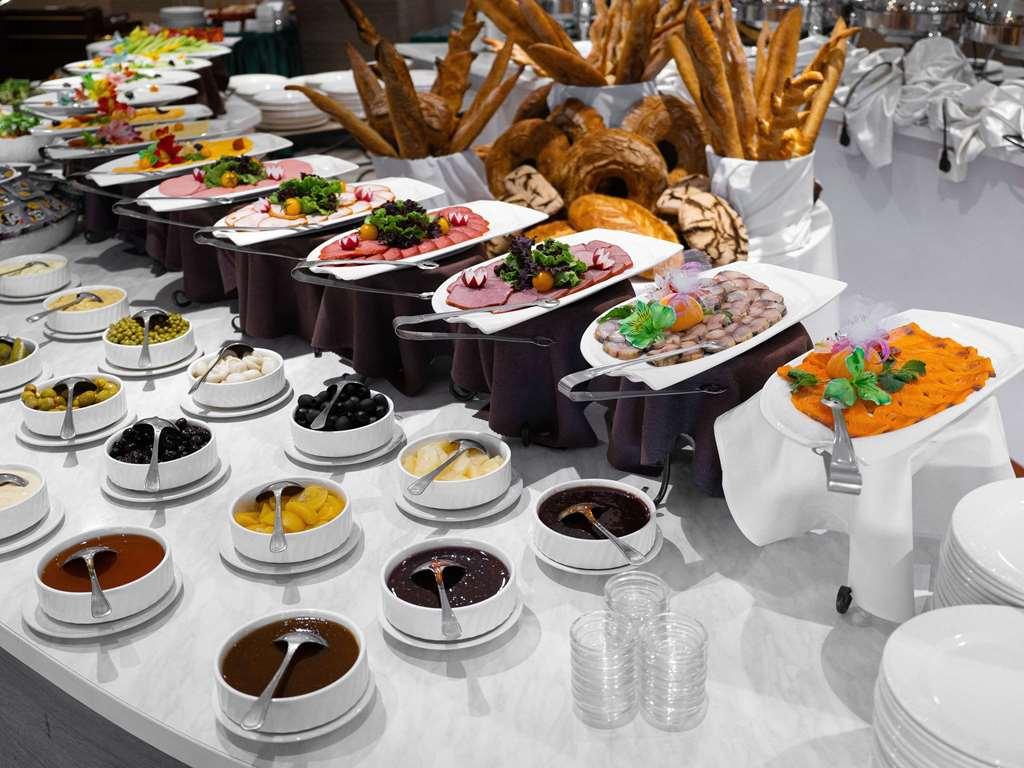 Moevenpick Hotel Taskent Restaurante foto
